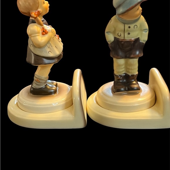 Pair of Hummel place card figurines 3 1/8” - Picture 4 of 5